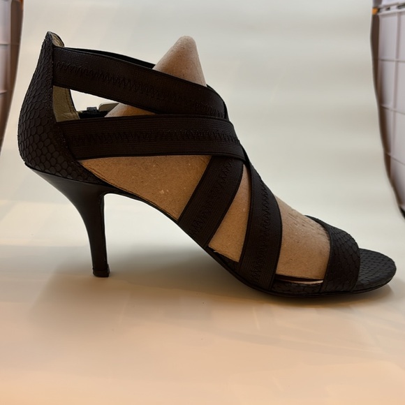 Size 7.5 Michael Kors black strappy heels - Picture 5 of 8